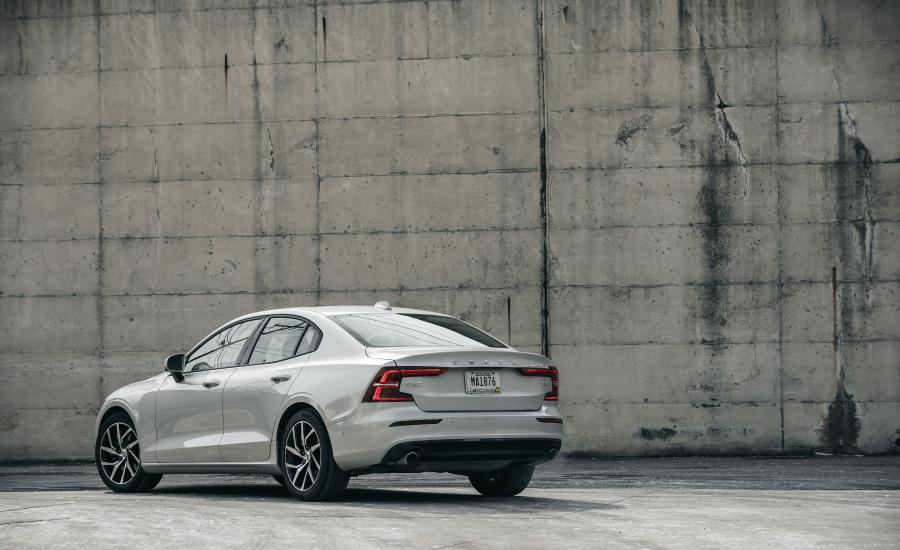 Volvo S60 T5 Momentum 2018 года  (NA) (фото 11 из 41)